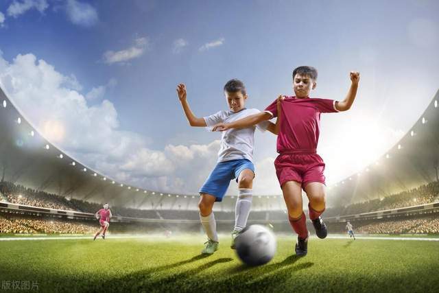 库里33+8文班亚马32+9+5+4 勇士险胜马刺4连胜